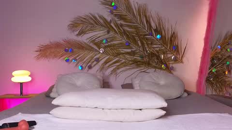 Holly online show from 8, 2, 2025