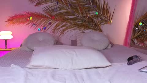 Holly online show from 1, 3, 2025