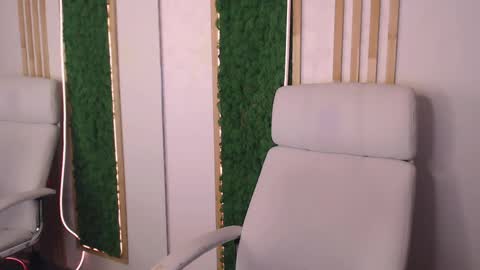 _honeyberry_ online show from 9, 4, 2026