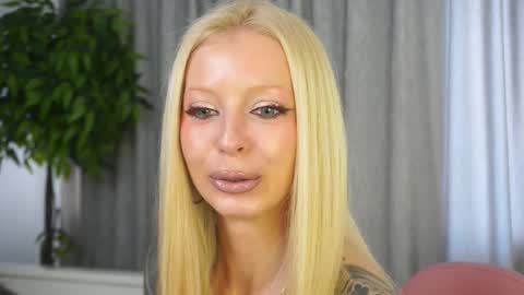 Lana online show from 4, 3, 2026