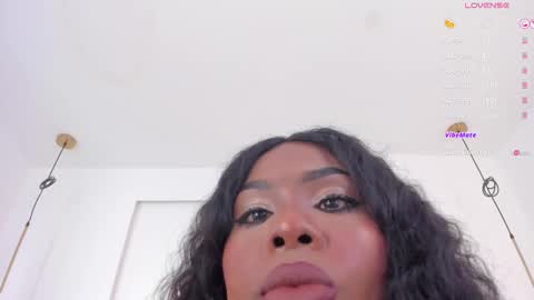 Snapshot of _huge_boobs_ebony chatting on 18, 2, 2025 Darlis online show from 18, 2, 2025