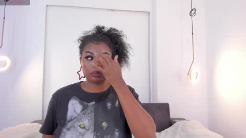 Snapshot of _huge_boobs_ebony chatting on 5, 3, 2025 Darlis online show from 5, 3, 2025