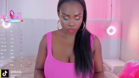 Snapshot of _huge_boobs_ebony chatting on 15, 9, 2025 Darlis online show from 15, 9, 2025
