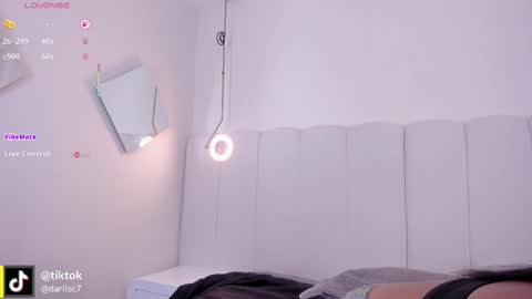 Snapshot of _huge_boobs_ebony chatting on 7, 10, 2025 Darlis online show from 7, 10, 2025