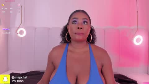 Snapshot of _huge_boobs_ebony chatting on 29, 10, 2025 Darlis online show from 29, 10, 2025