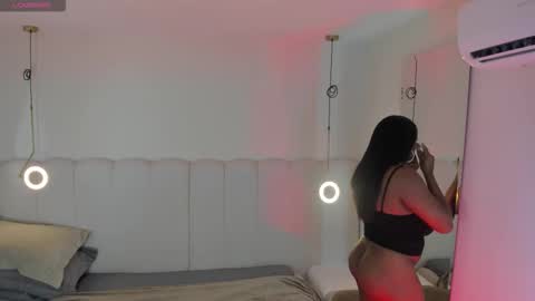 Snapshot of _huge_boobs_ebony chatting on 17, 11, 2025 Darlis online show from 17, 11, 2025