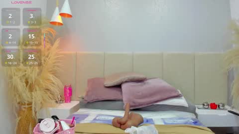 Snapshot of _huge_boobs_ebony chatting on 23, 11, 2025 Darlis online show from 23, 11, 2025