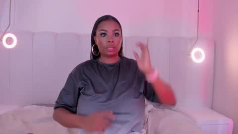 Snapshot of _huge_boobs_ebony chatting on 28, 11, 2025 Darlis online show from 28, 11, 2025