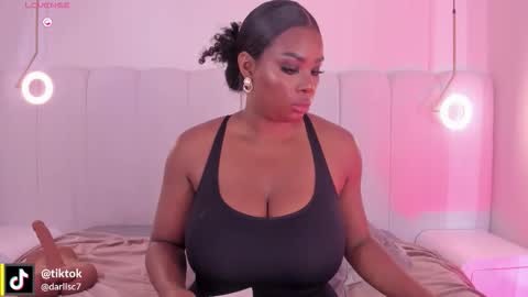 Snapshot of _huge_boobs_ebony chatting on 19, 12, 2025 Darlis online show from 19, 12, 2025