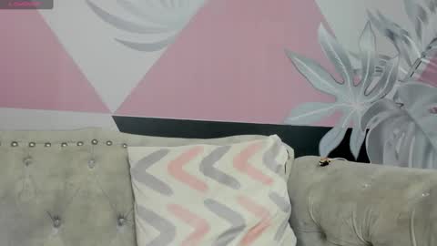 Snapshot of _iris_evans chatting on 19, 12, 2024 _iris_evans online show from 19, 12, 2024