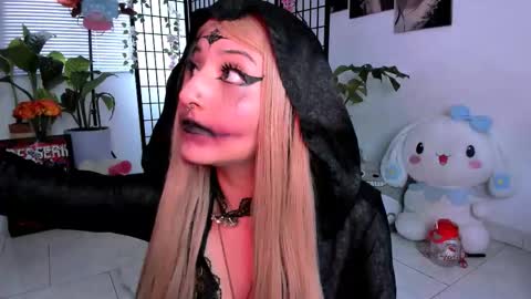 Snapshot of _julyana_ chatting on 8, 11, 2025 JULIANA online show from 8, 11, 2025