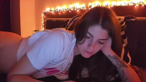 Snapshot of _just_a_simple_girl chatting on 11, 1, 2025 _just_a_simple_girl online show from 11, 1, 2025