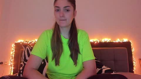 Snapshot of _just_a_simple_girl chatting on 16, 1, 2025 _just_a_simple_girl online show from 16, 1, 2025