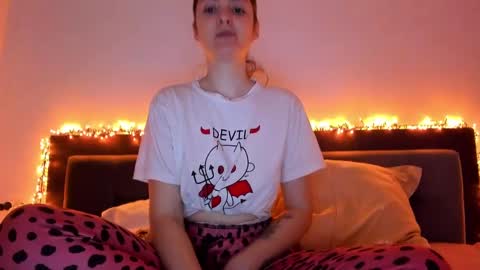 Snapshot of _just_a_simple_girl chatting on 24, 1, 2025 _just_a_simple_girl online show from 24, 1, 2025