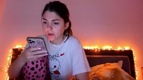 Snapshot of _just_a_simple_girl chatting on 24, 1, 2025 _just_a_simple_girl online show from 24, 1, 2025