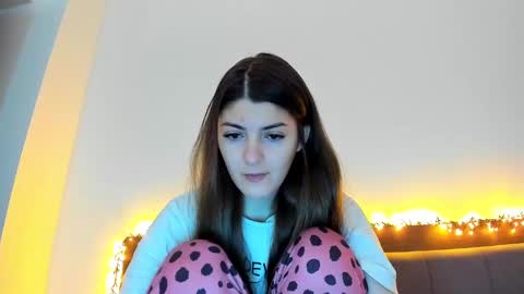 Snapshot of _just_a_simple_girl chatting on 19, 2, 2025 _just_a_simple_girl online show from 19, 2, 2025