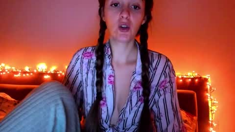 Snapshot of _just_a_simple_girl chatting on 15, 10, 2025 _just_a_simple_girl online show from 15, 10, 2025