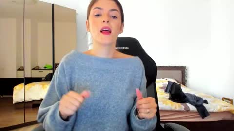 Snapshot of _just_a_simple_girl chatting on 24, 10, 2025 _just_a_simple_girl online show from 24, 10, 2025