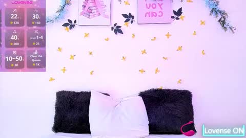 Snapshot of _karenestrada_ chatting on 12, 10, 2025 Karen online show from 12, 10, 2025