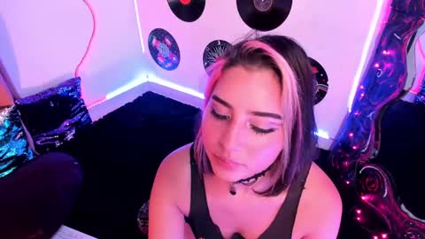 Snapshot of _karine01 chatting on 8, 1, 2025 _karine01 online show from 8, 1, 2025