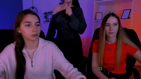 _kellykitten_ online show from 15, 4, 2026