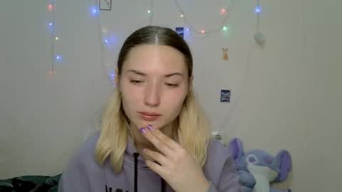 Snapshot of _kikiclark_ chatting on 14, 9, 2025 _kikiclark_ online show from 14, 9, 2025