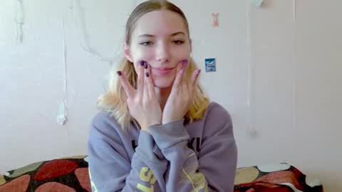 Snapshot of _kikiclark_ chatting on 27, 9, 2025 _kikiclark_ online show from 27, 9, 2025