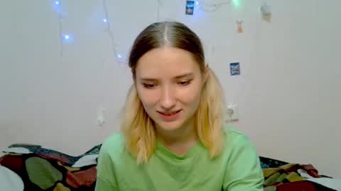 Snapshot of _kikiclark_ chatting on 28, 9, 2025 _kikiclark_ online show from 28, 9, 2025