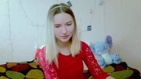 Snapshot of _kikiclark_ chatting on 1, 10, 2025 _kikiclark_ online show from 1, 10, 2025