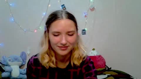 Snapshot of _kikiclark_ chatting on 3, 10, 2025 _kikiclark_ online show from 3, 10, 2025
