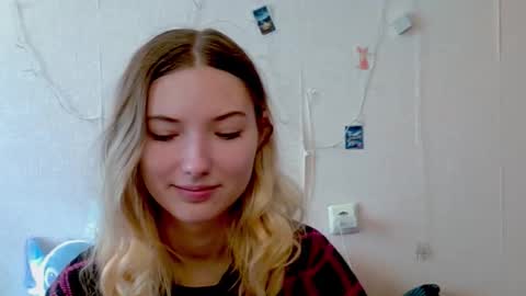 Snapshot of _kikiclark_ chatting on 4, 10, 2025 _kikiclark_ online show from 4, 10, 2025