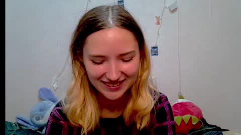 Snapshot of _kikiclark_ chatting on 4, 10, 2025 _kikiclark_ online show from 4, 10, 2025