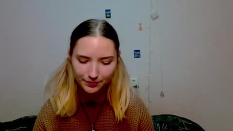 Snapshot of _kikiclark_ chatting on 8, 10, 2025 _kikiclark_ online show from 8, 10, 2025