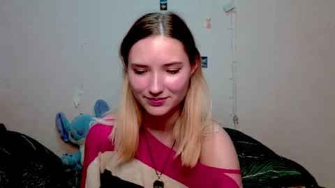 Snapshot of _kikiclark_ chatting on 11, 10, 2025 _kikiclark_ online show from 11, 10, 2025