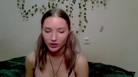 Snapshot of _kikiclark_ chatting on 26, 10, 2025 _kikiclark_ online show from 26, 10, 2025