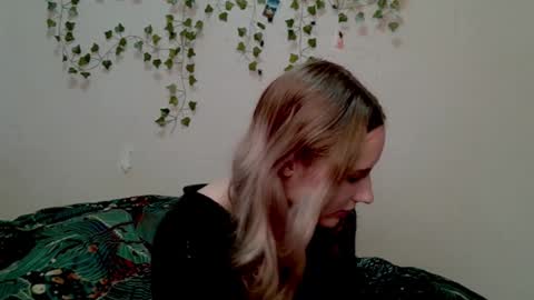 Snapshot of _kikiclark_ chatting on 29, 10, 2025 _kikiclark_ online show from 29, 10, 2025