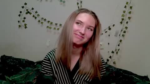 Snapshot of _kikiclark_ chatting on 7, 11, 2025 _kikiclark_ online show from 7, 11, 2025