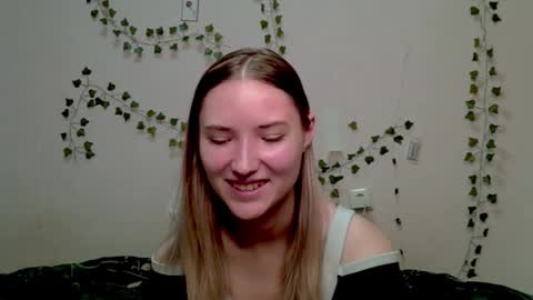 Snapshot of _kikiclark_ chatting on 9, 11, 2025 _kikiclark_ online show from 9, 11, 2025