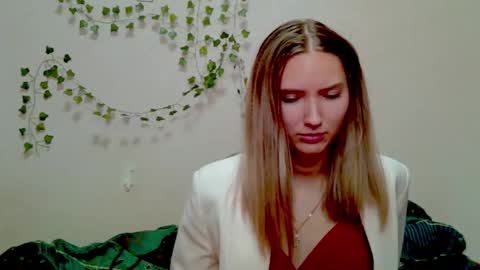 Snapshot of _kikiclark_ chatting on 21, 11, 2025 _kikiclark_ online show from 21, 11, 2025