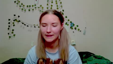 Snapshot of _kikiclark_ chatting on 23, 11, 2025 _kikiclark_ online show from 23, 11, 2025