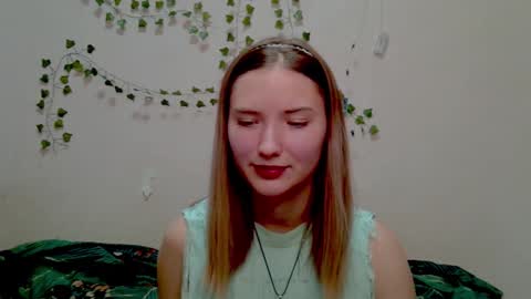 Snapshot of _kikiclark_ chatting on 28, 11, 2025 _kikiclark_ online show from 28, 11, 2025