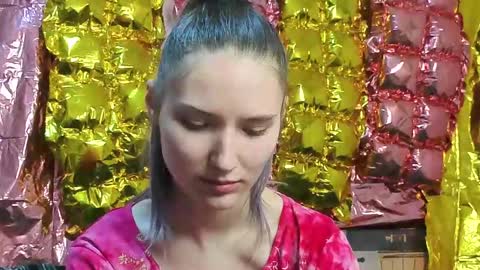 _kikiclark_ online show from 12, 4, 2026