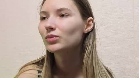 _kikiclark_ online show from 7, 6, 2026