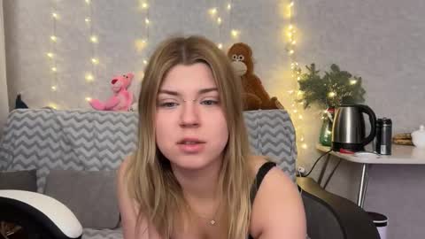 Snapshot of _kirieshka chatting on 1, 3, 2026 Molly Emily online show from 1, 3, 2026