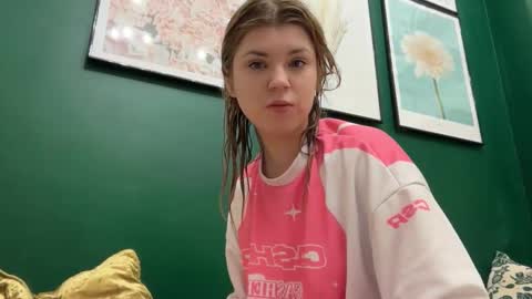 Snapshot of _kirieshka chatting on 18, 3, 2026 Molly Emily online show from 18, 3, 2026