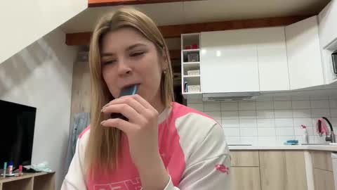 Snapshot of _kirieshka chatting on 25, 3, 2026 Molly Emily online show from 25, 3, 2026