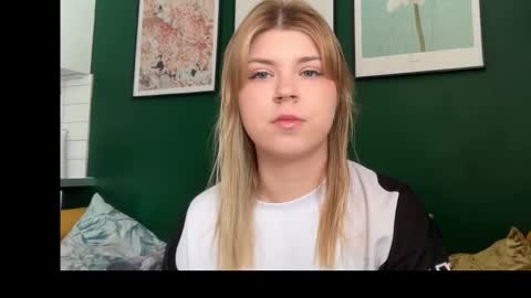 Snapshot of _kirieshka chatting on 27, 3, 2026 Molly Emily online show from 27, 3, 2026