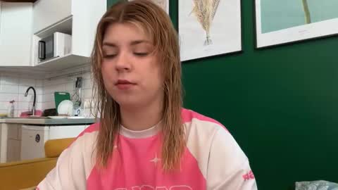 Snapshot of _kirieshka chatting on 28, 3, 2026 Molly Emily online show from 28, 3, 2026