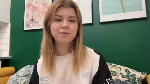 Snapshot of _kirieshka chatting on 29, 3, 2026 Molly Emily online show from 29, 3, 2026