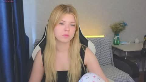 Snapshot of _kirieshka chatting on 26, 5, 2026 Molly Emily online show from 26, 5, 2026